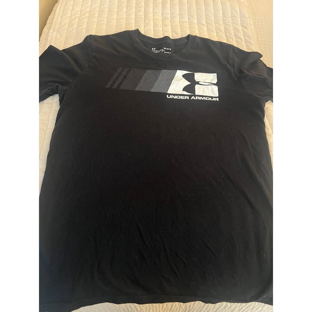 Men’s Under Armour T-shirt Medium